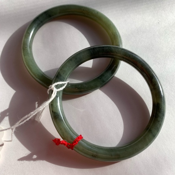 Antique Jewelry - 777) matched pair PRINCESS BANGLES burma jadite
